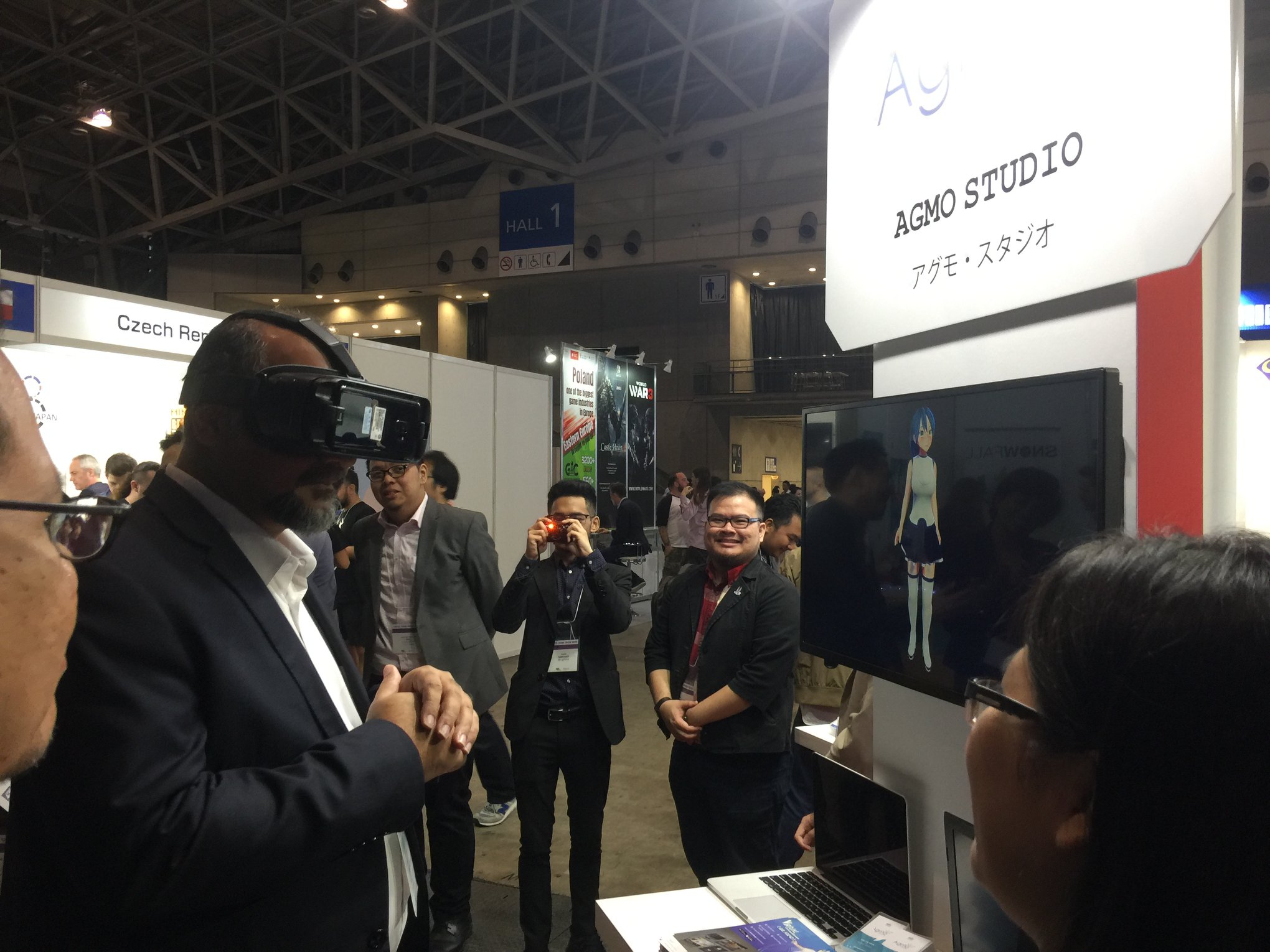 A Guy Testing VR App developed by Agmo Studio at Tokyo Games Show.