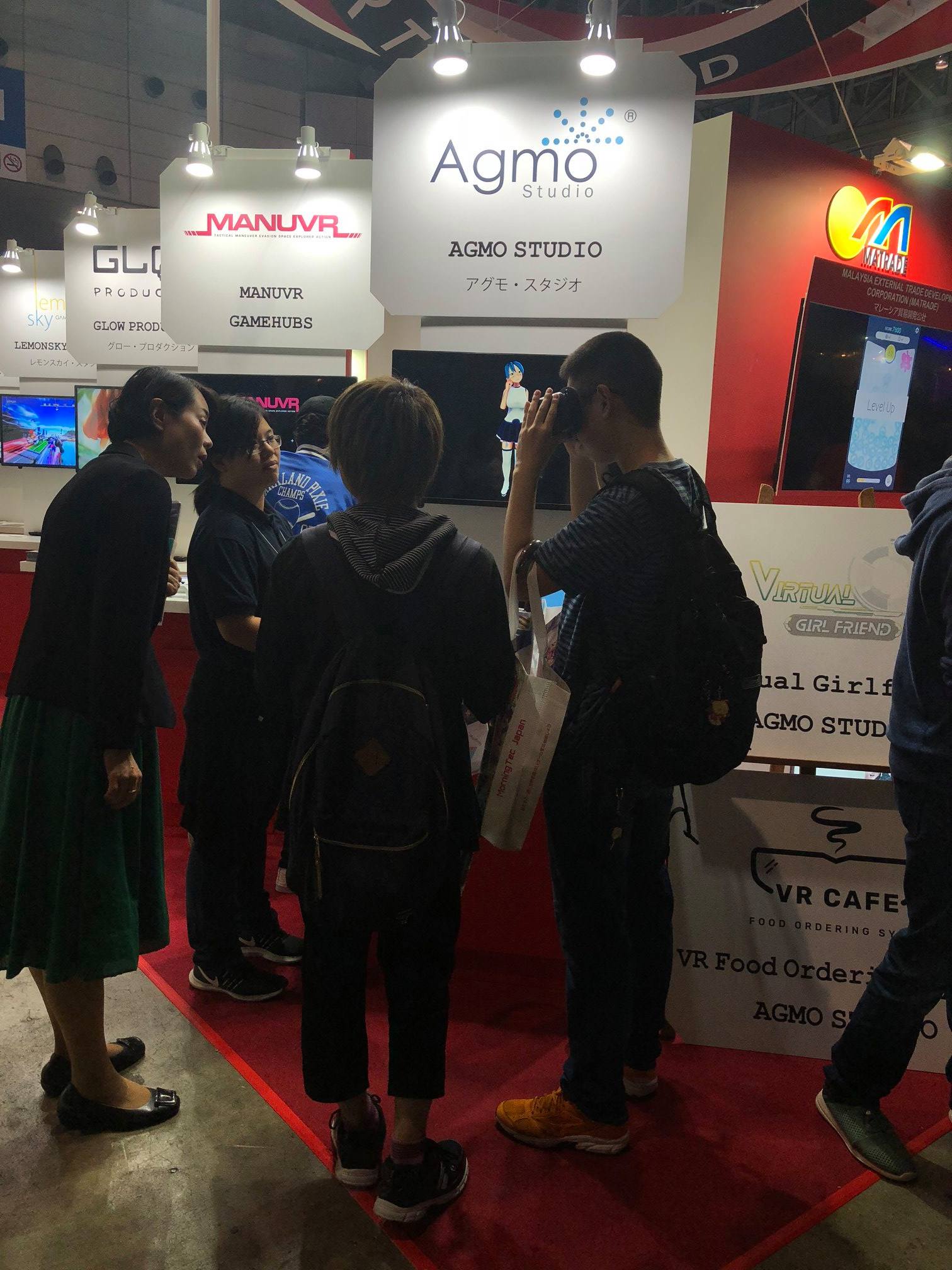 People testing VR App developed by Agmo Studio at Tokyo Game Show